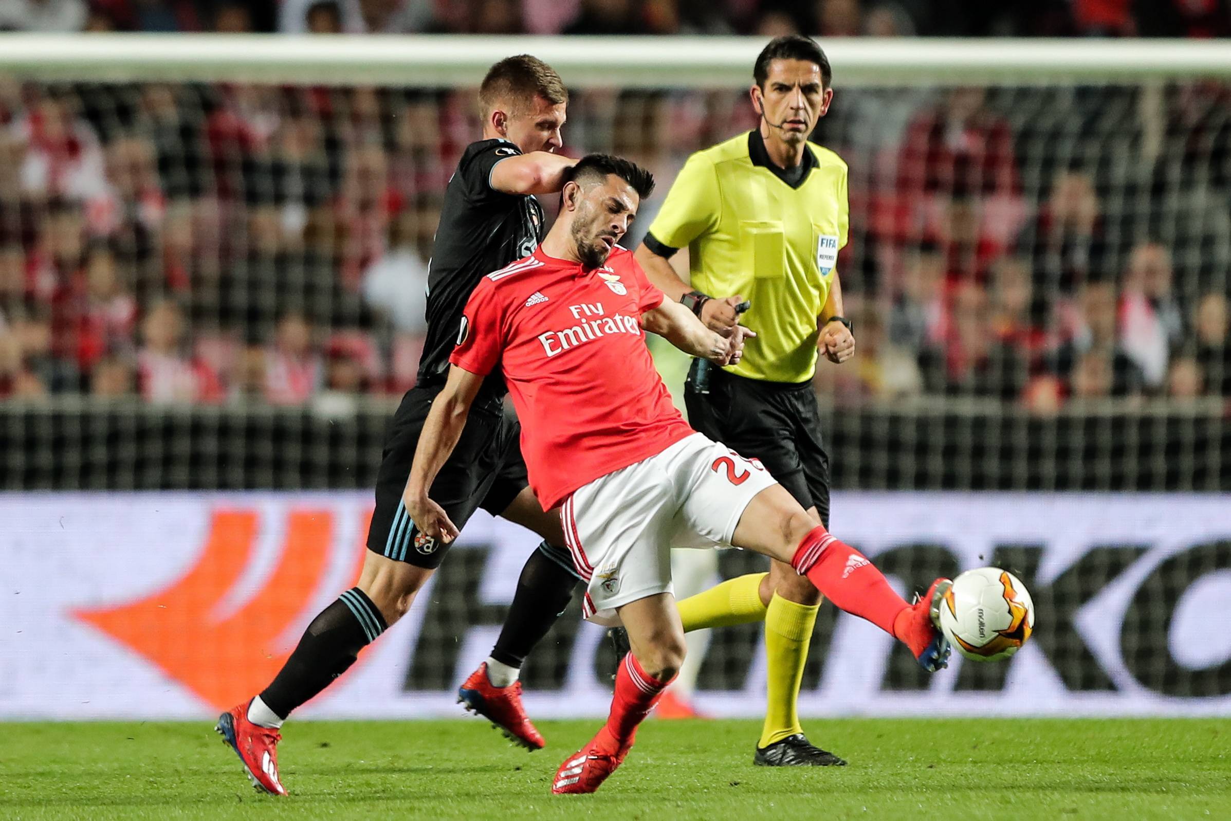 本菲卡险胜巴黎圣日耳曼，卡瓦尼梅开二度亚洲杯